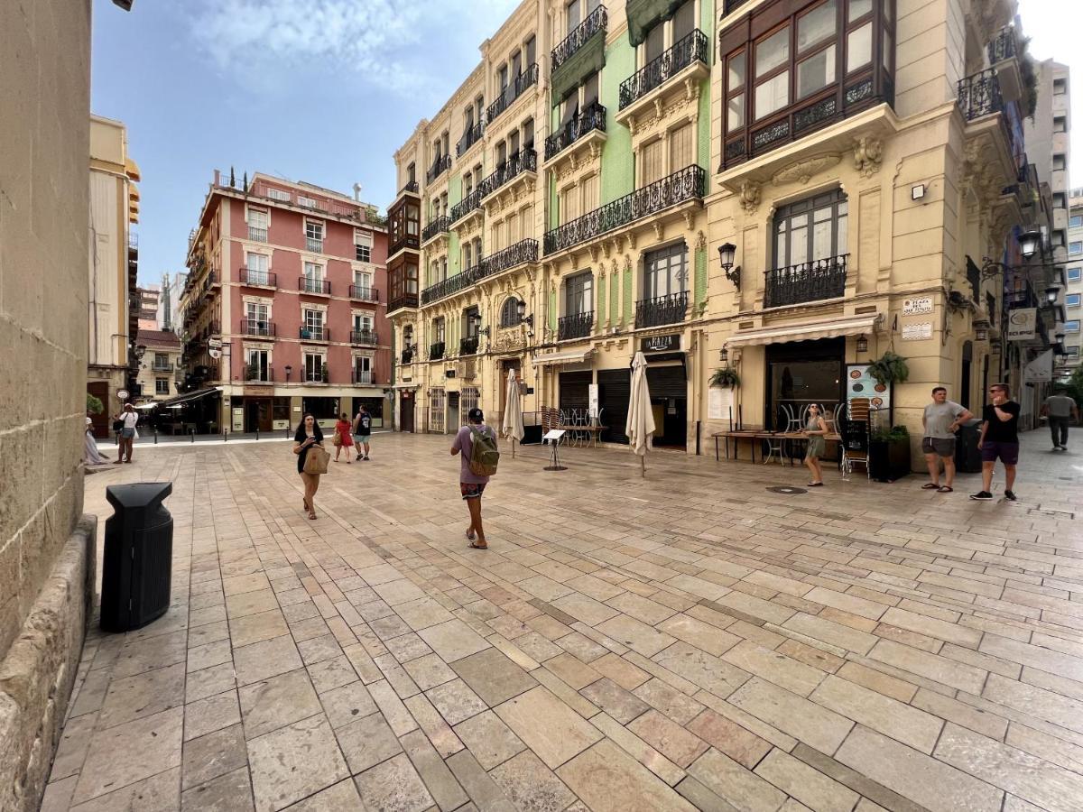Cozy San Cristobal Apartment In Heart Of Alicante Esterno foto