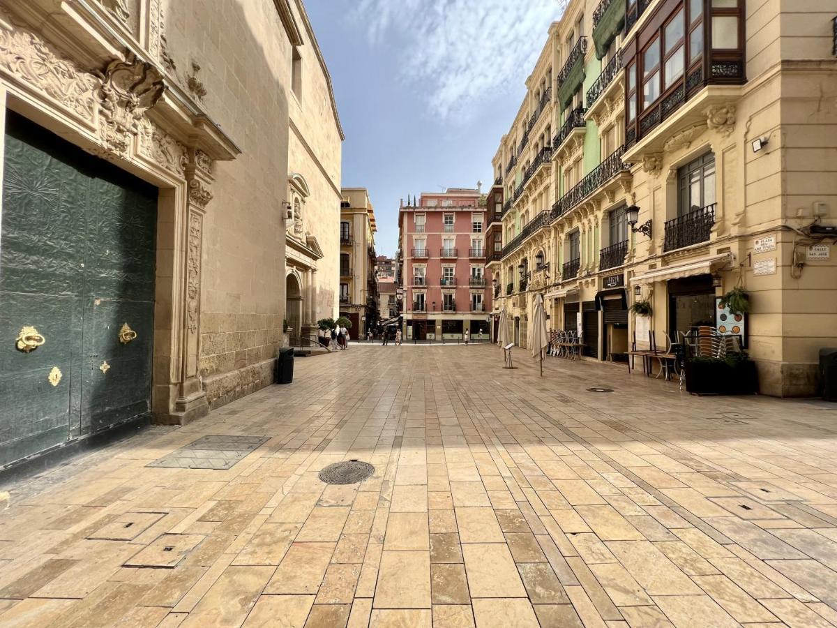 Cozy San Cristobal Apartment In Heart Of Alicante Esterno foto
